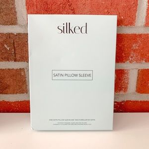 Silked Satin Pillow Sleeve
